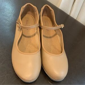 Star Tone Mary Jane Style Tap/Dance Shoes w/Buckled Strap across Instep; Size 8M